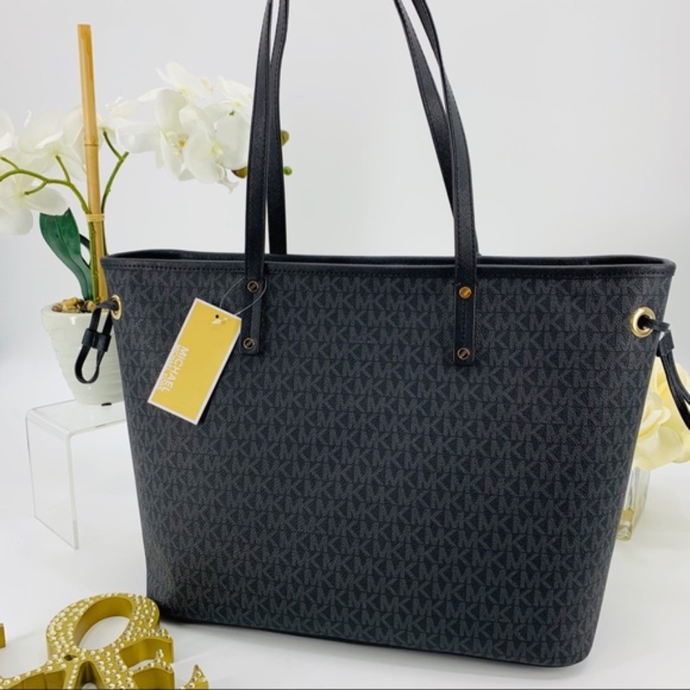 LAST DAY SALE Michael Kors Jet Set Drawstring Tote - Picture 4 of 8